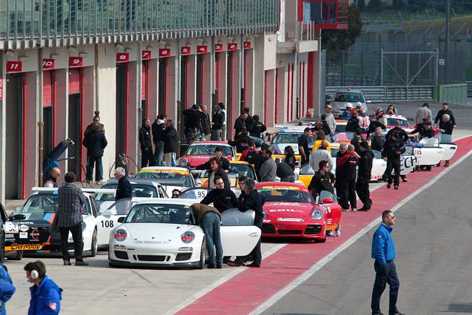 Lavoro frenetico in corsia box