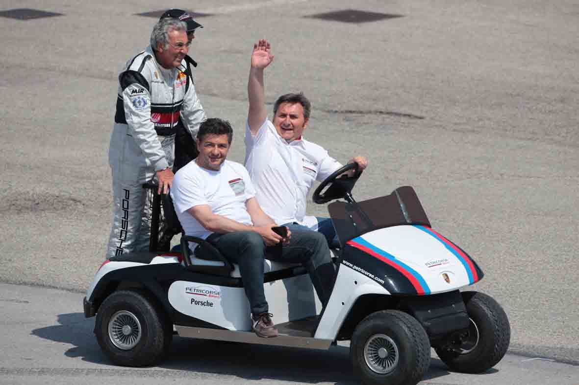 Il saluto agli appassionati dai ragazzi della PetriMobile