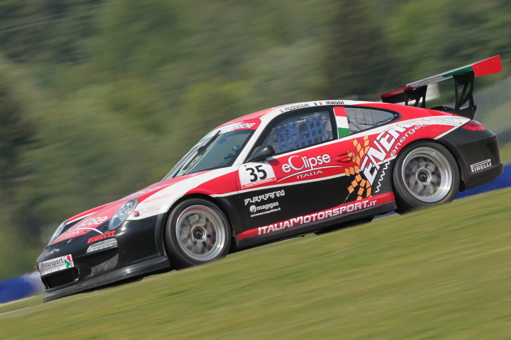 Pezzucchi costretto ai box