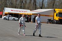 Con l'inizio delle verifiche pre-gara, arrivano i primi piloti