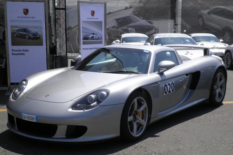 C'è anche lei... La Carrera GT 