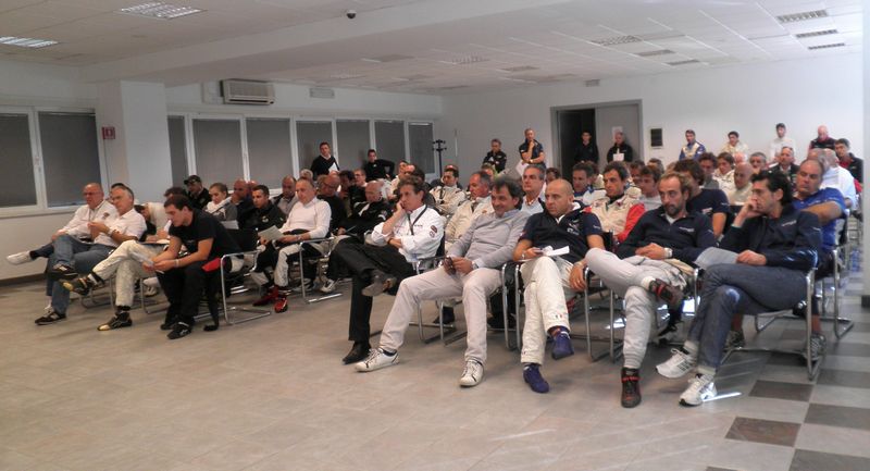 Briefing affollato...