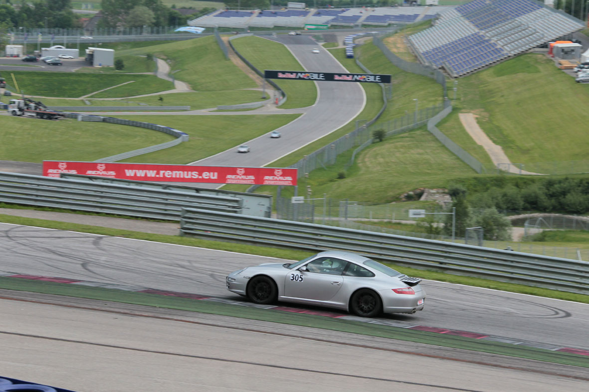 Entrano le vetture stradali