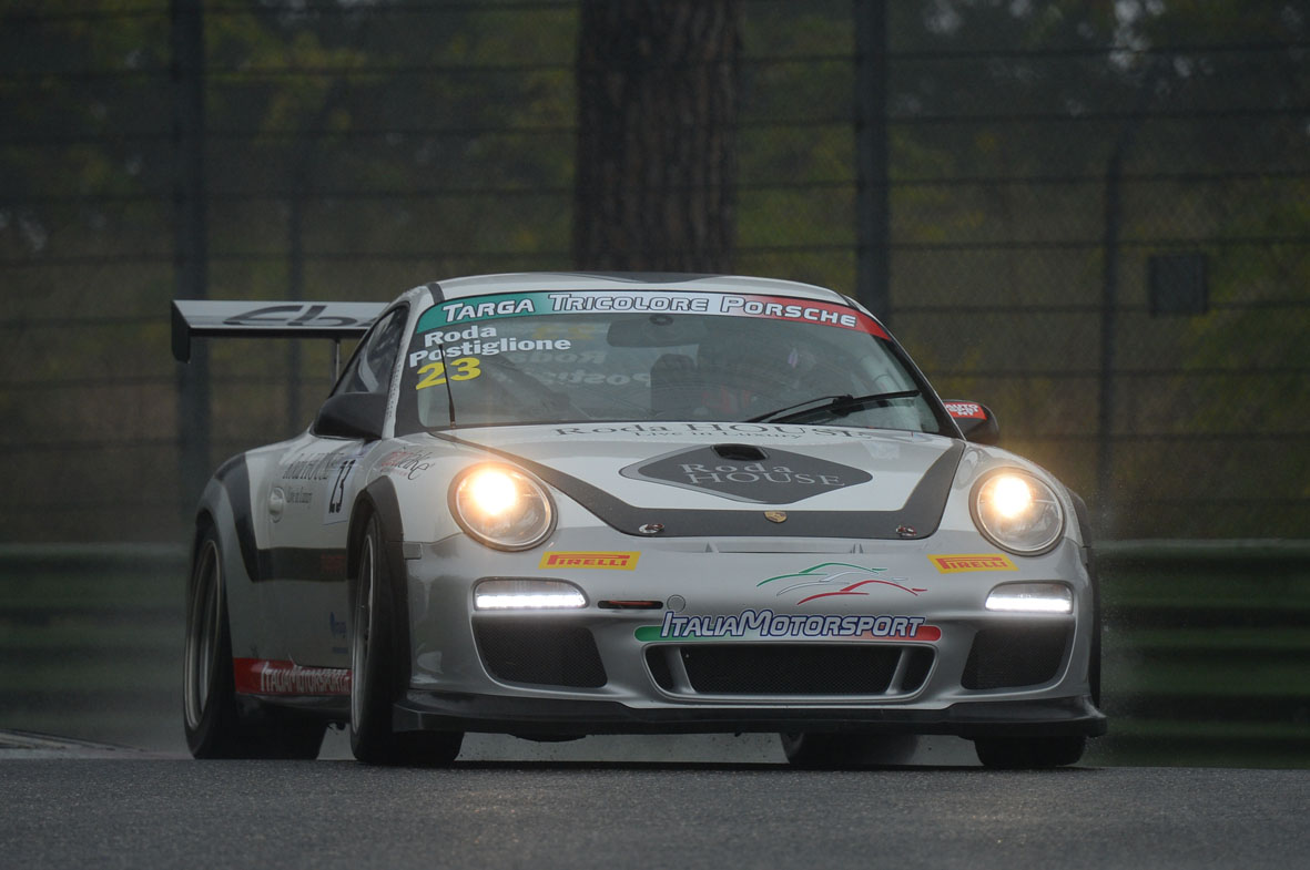 GT3, Roda agguanta la pole position