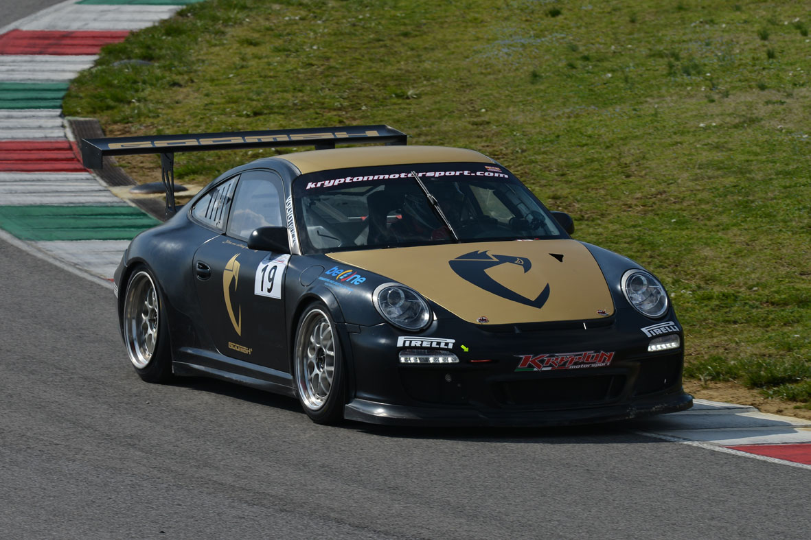 Alle spalle di Ruberti, gran bagarre tra le GT3 Cup