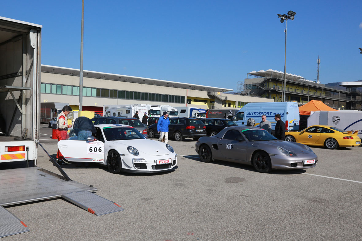 Pienone di vetture stradali per la Formula Club