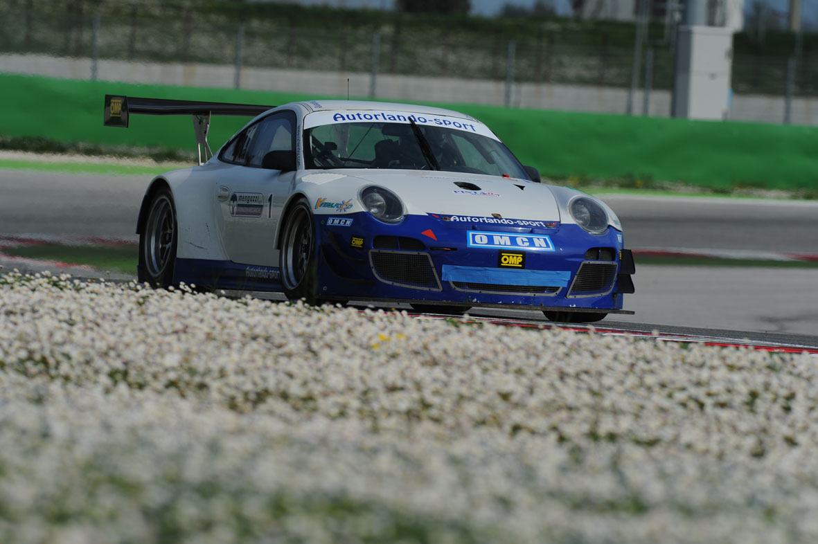 Fratti-Ghezzi primeggiano nella sessione d'apertura