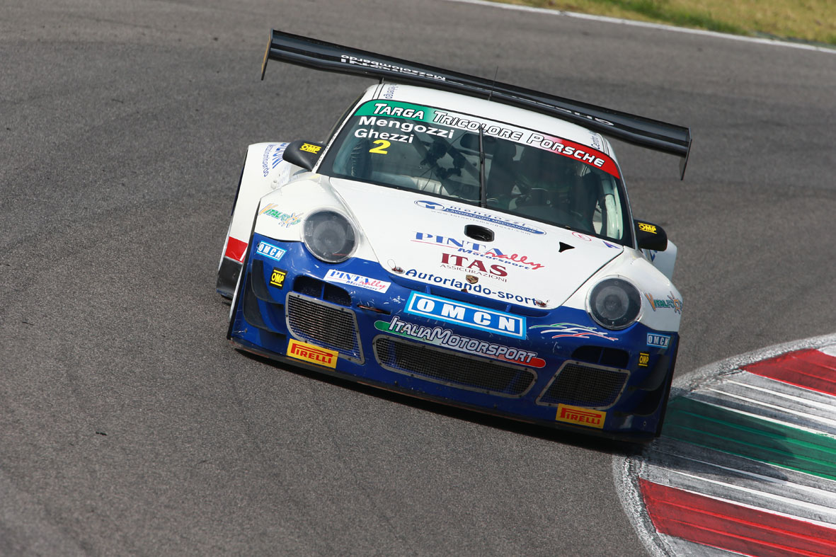Giuseppe Ghezzi e Manuele Mengozzi conquistano la pole position della GT Open Cup