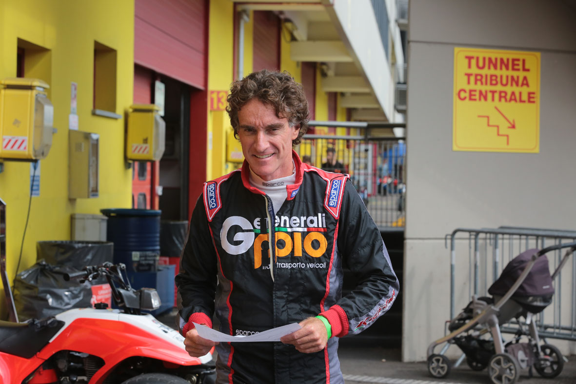 Nicola se la ride…