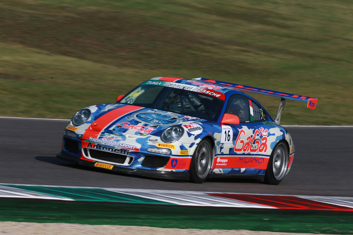 Lotta a distanza nelle qualifiche della GT3 r013