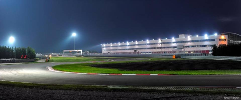 Tutto pronto per la sessione di prove in notturna