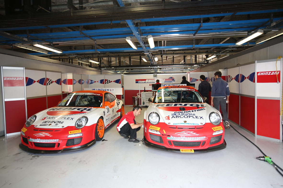 Le vetture di Ghinzani scalpitano ai box