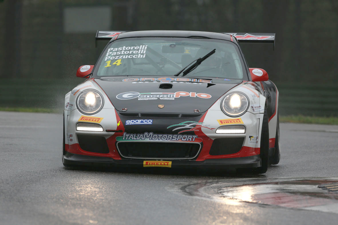 A Pezzucchi la prima pole stagionale nella GT3 Cup