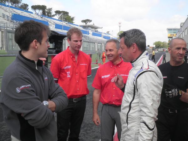 Team Ghinzani, briefing prima del turno conclusivo di libere